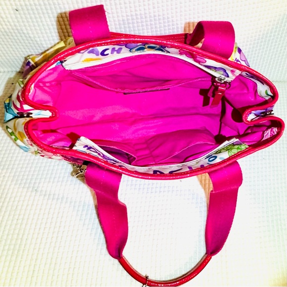 GUC Coach Graffiti Daisy Multi-Color Florals, Pink Nylon Shoulder Bag/Tote - Picture 10 of 16